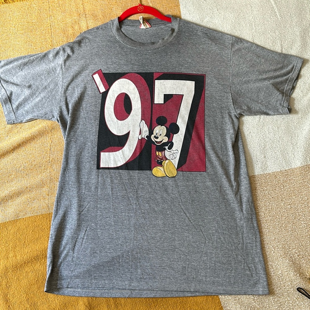 <3 DISNEY VIntage ‘97 Mickey Mouse Tees